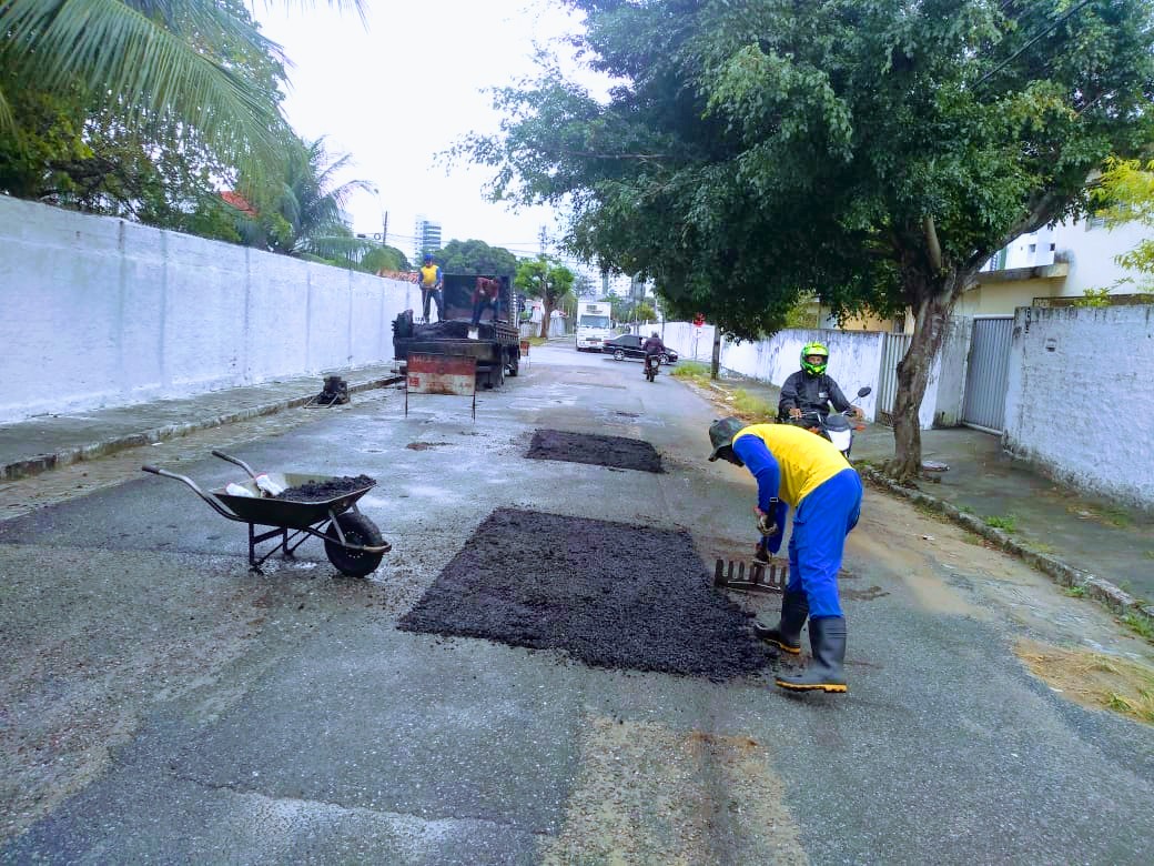 Seinfra prossegue com recuperação da pavimentação em seis bairros da  Capital nesta quarta