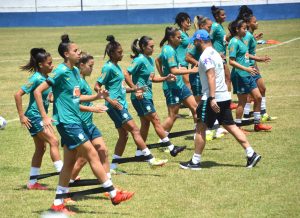 Conheça as jogadoras negras da Seleção Brasileira Feminina de Futebol -  Negrê