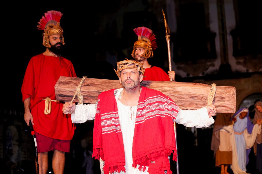 Encenação da Paixão de Cristo de Sertaneja acontece nesta sexta