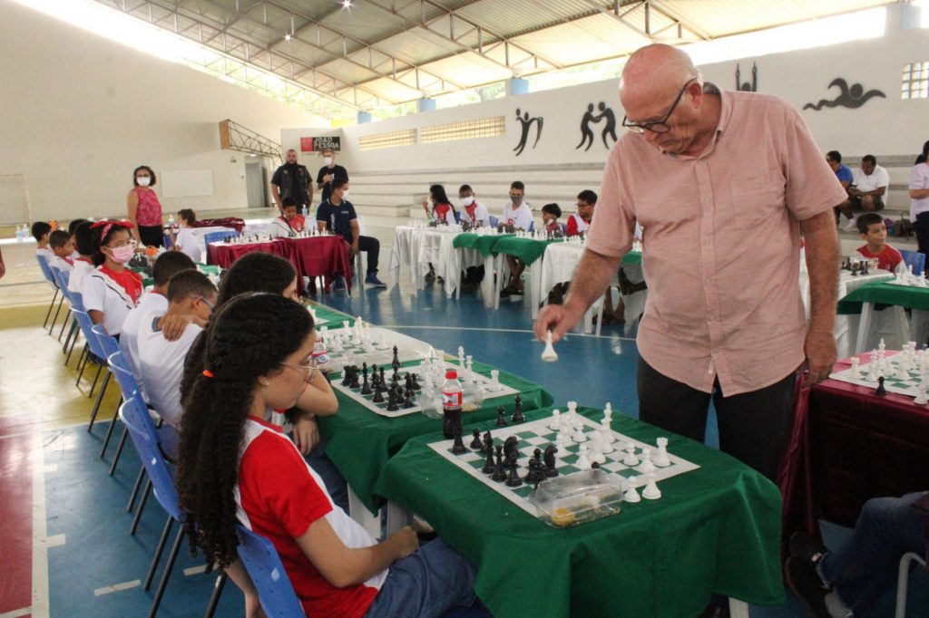 2 Mil Estudantes Da Rede Municipal Disputam A Final Do 27º Campeonato De  Xadrez - REDE TVS - Associação De Rede De Televisão Social