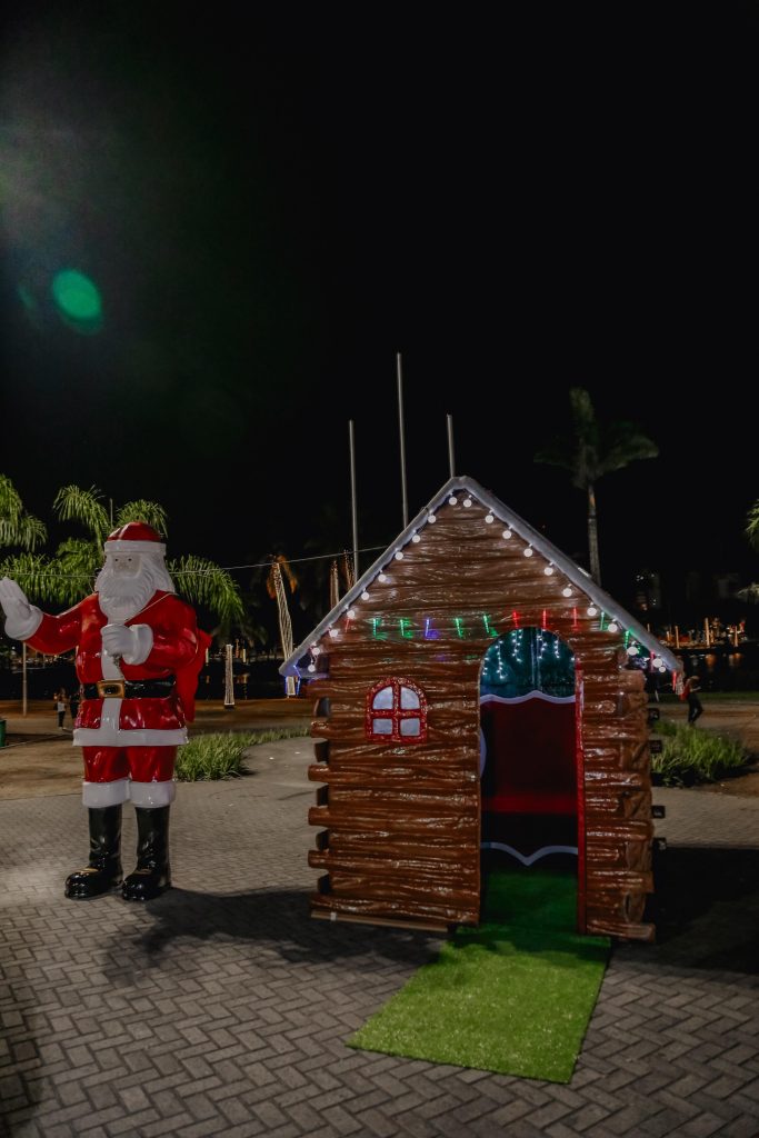 Parque Linear também recebe decoração natalina - Vero