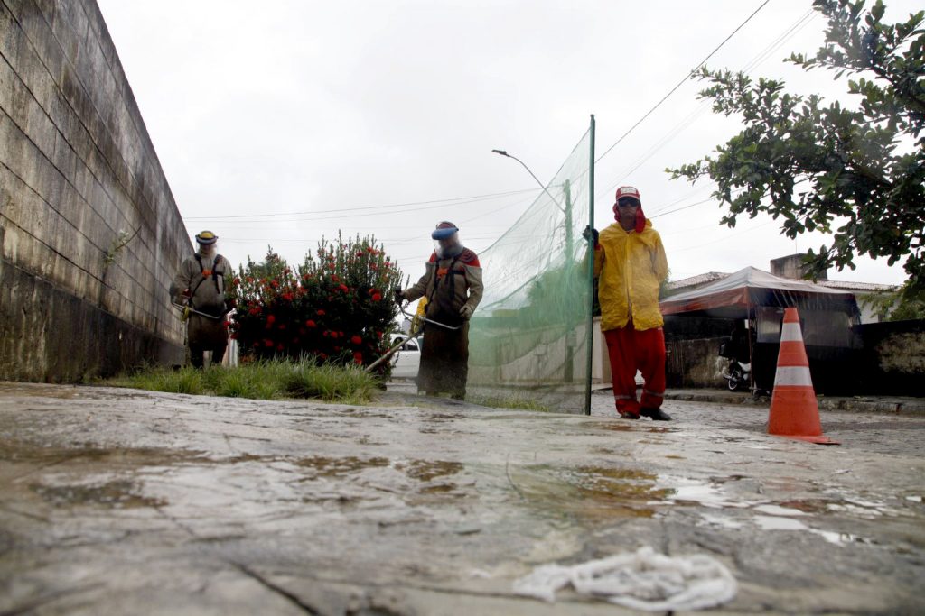 O atributo alt desta imagem está vazio. O nome do arquivo é Limpeza-e-Roco-Bairro-dos-Ipes-Carlos-Nunes-7-1024x683.jpg