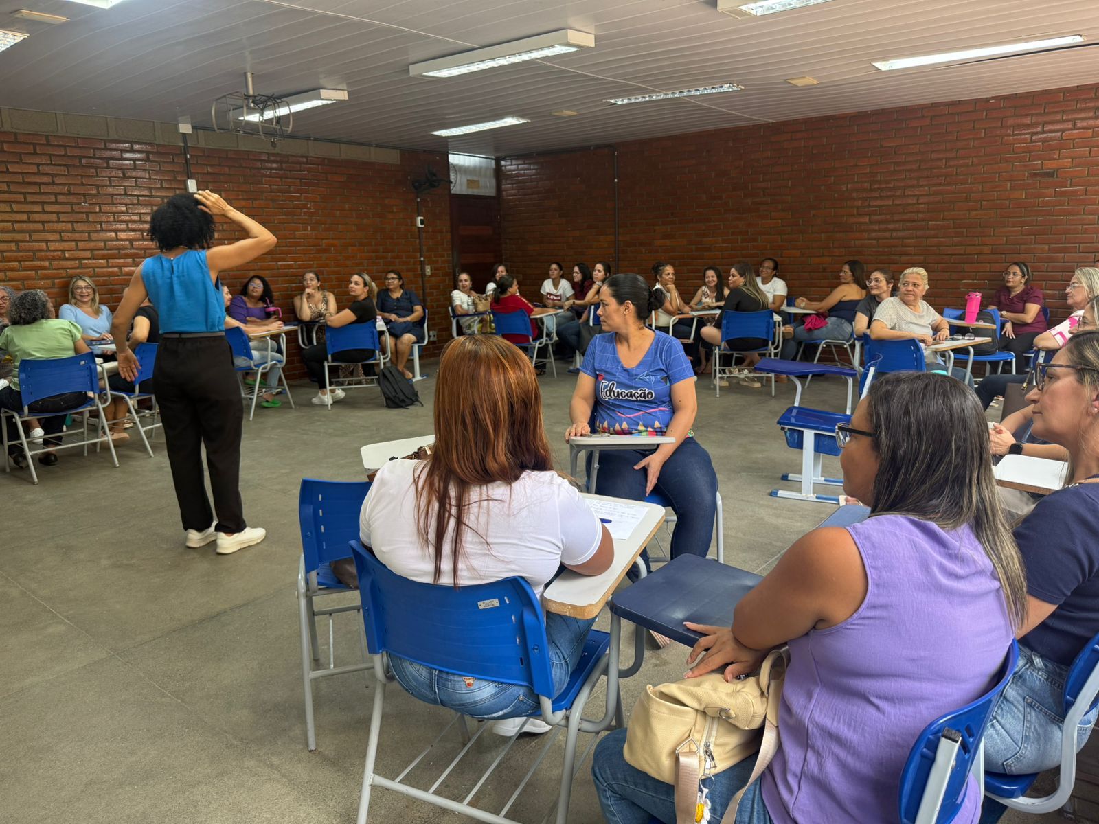 Profissionais dos Ninhos do Saber debatem planejamento de relação entre família e instituição