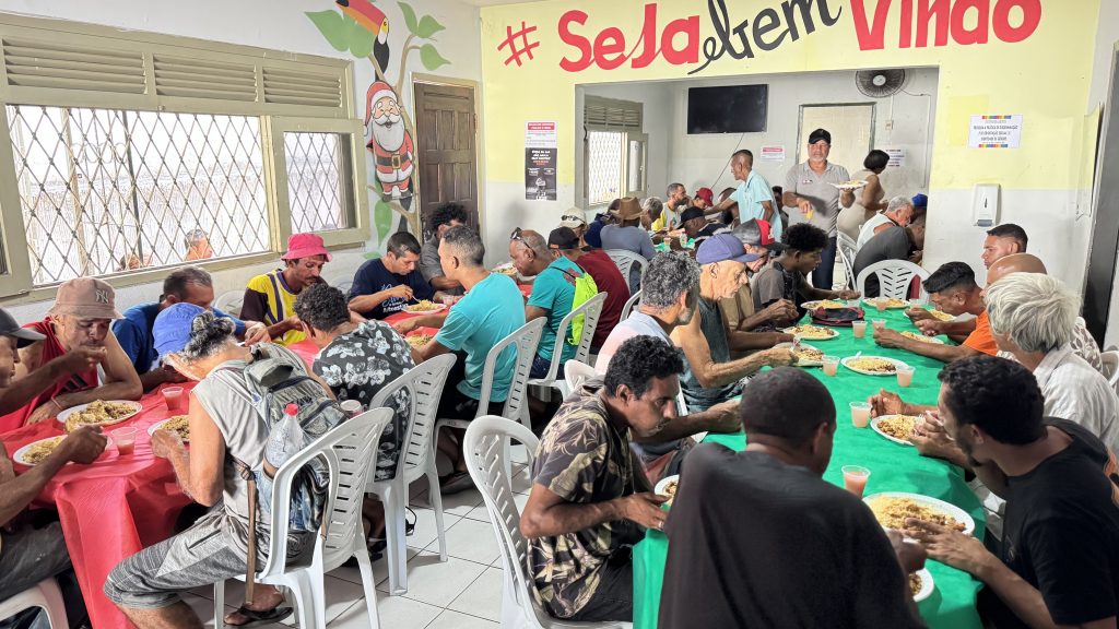 Centro Pop promove almoço de Natal com acolhimento e fortalecimento de vínculos