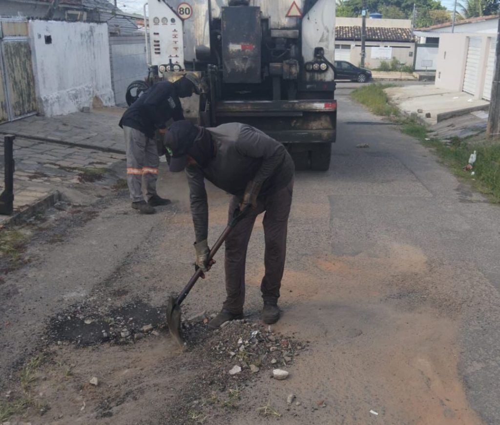 Vinte bairros são contemplados com a operação tapa-buraco nesta quinta-feira