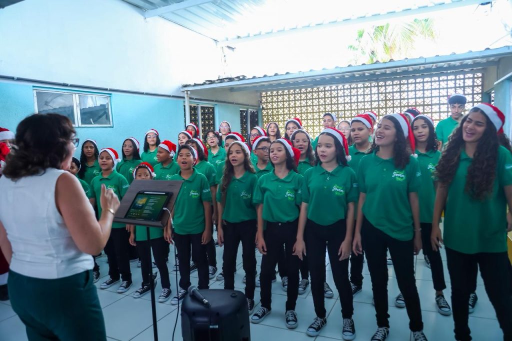 Cícero Lucena reforça humanização na Saúde ao celebrar o Natal com crianças atendidas no Hospital do Valentina