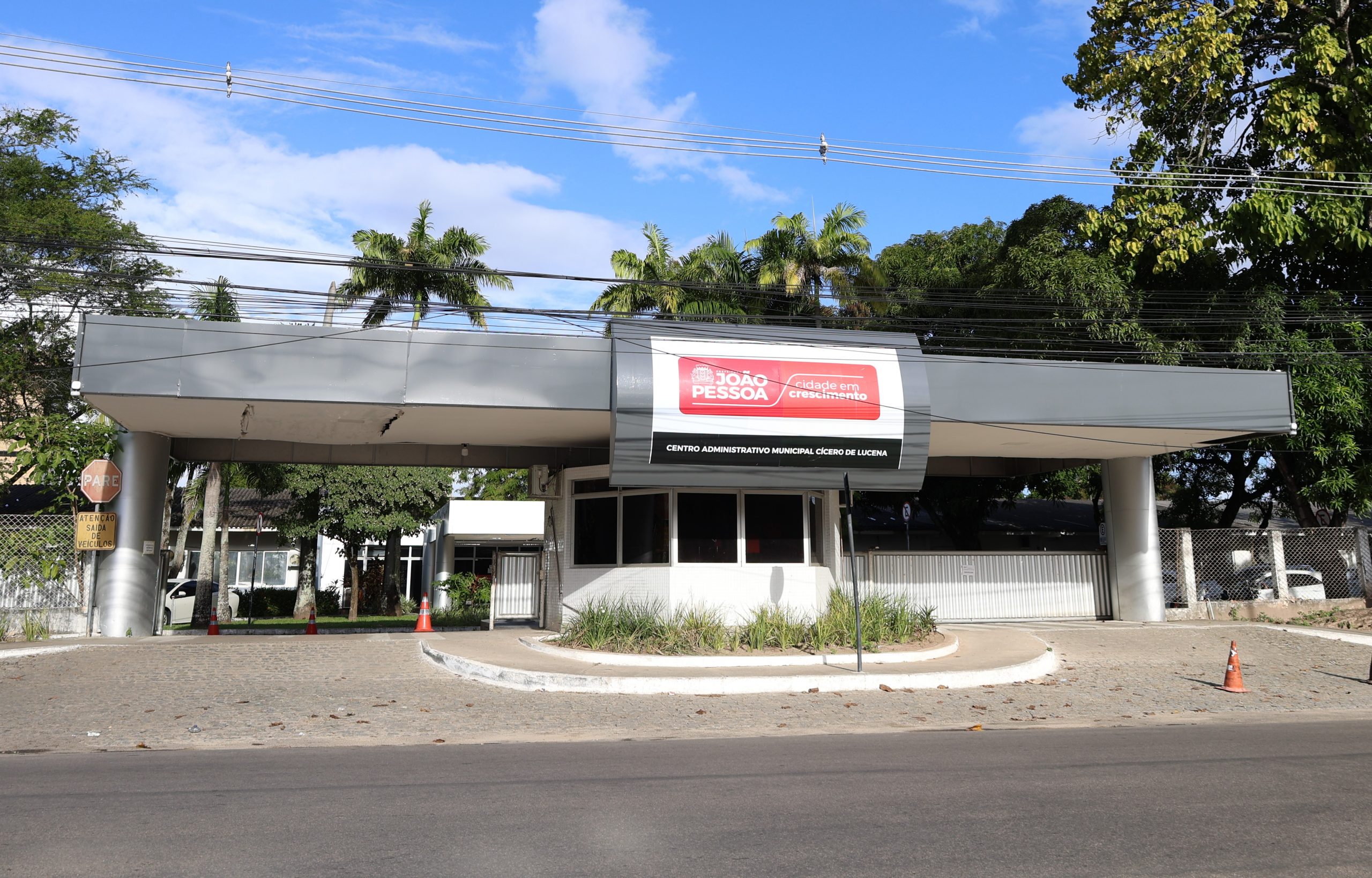 Leo Bezerra decreta expediente facultativo na próxima segunda-feira, dia 20
