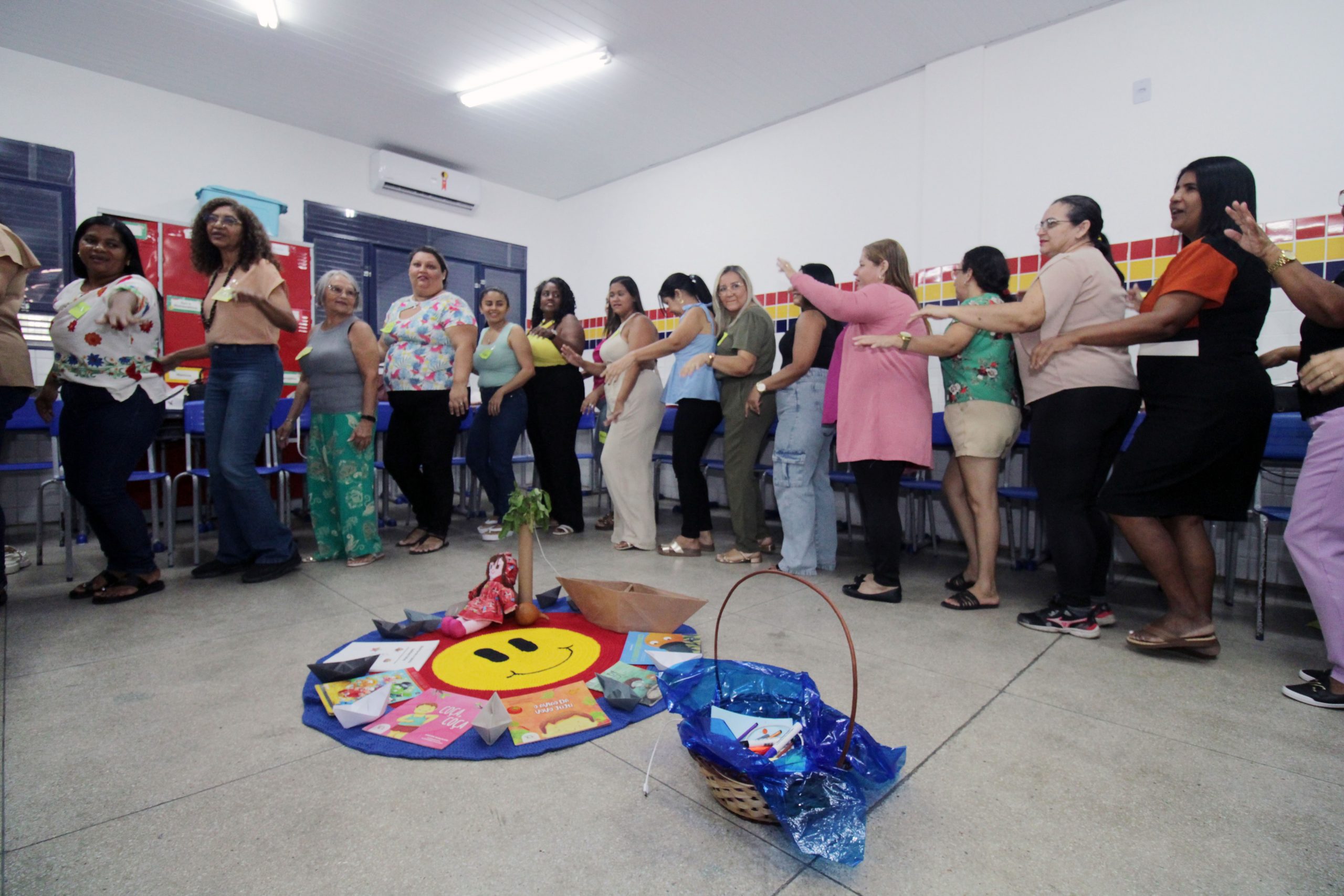 Auxiliares de sala de aula dos Centros Municipais de Educação Infantil passam por formação