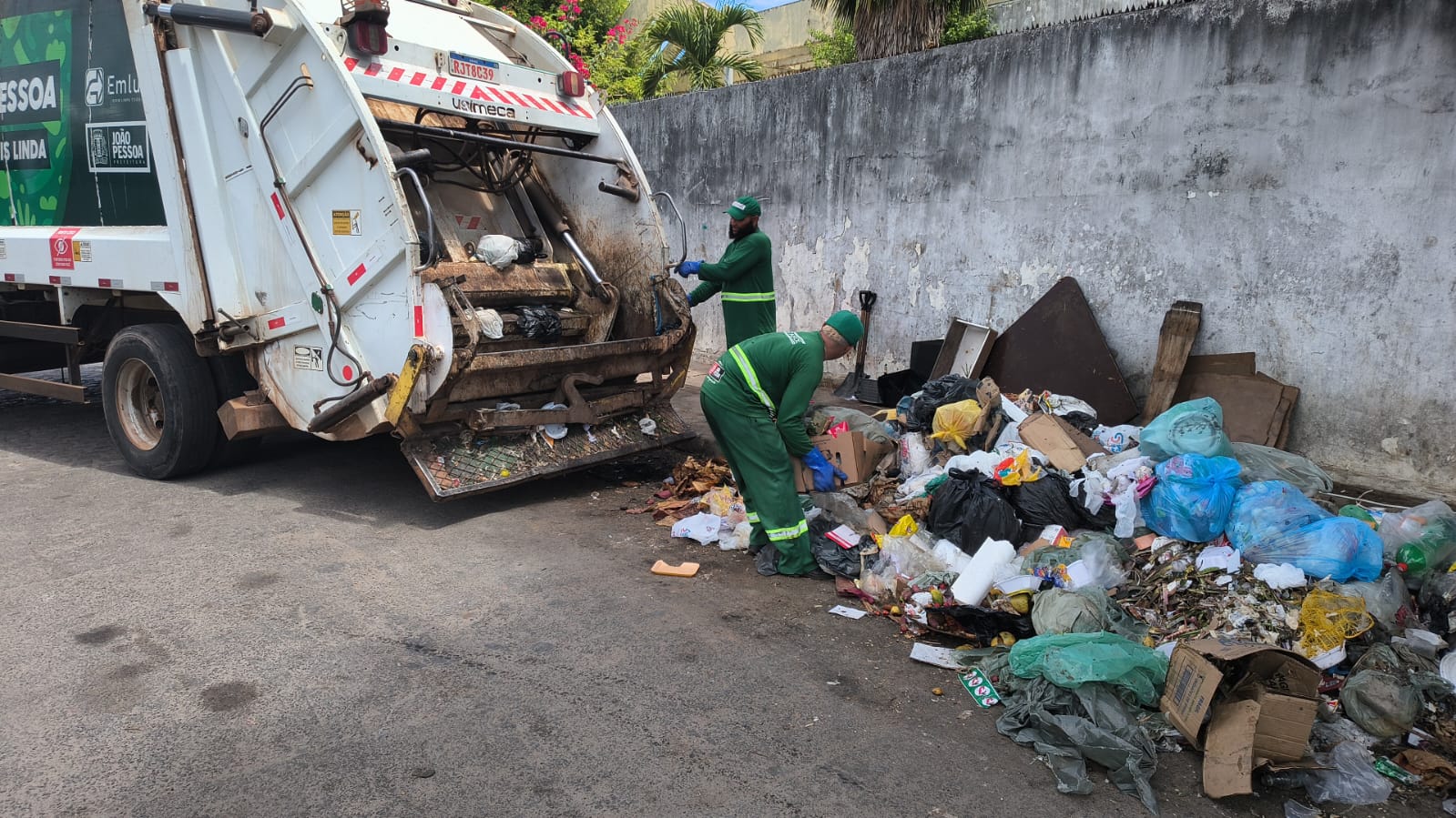 Emlur alerta população para descarte incorreto de resíduos e importância de respeitar o calendário