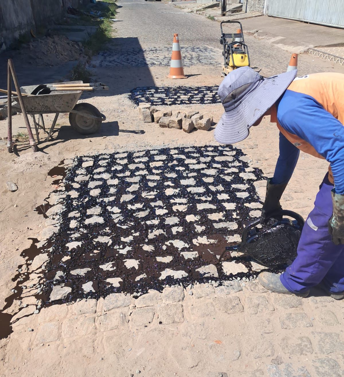 Seinfra segue com serviços de manutenção e tapa-buraco em 23 bairros de João Pessoa