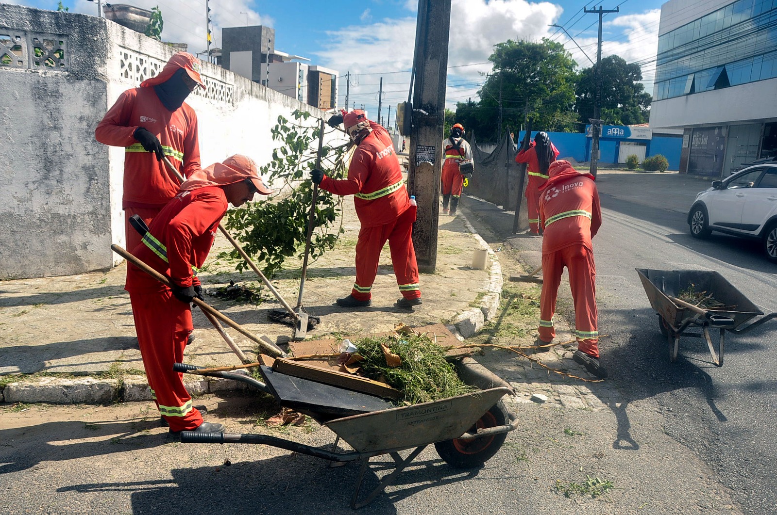Emlur inicia semana com serviços de conservação em diversos bairros da Capital