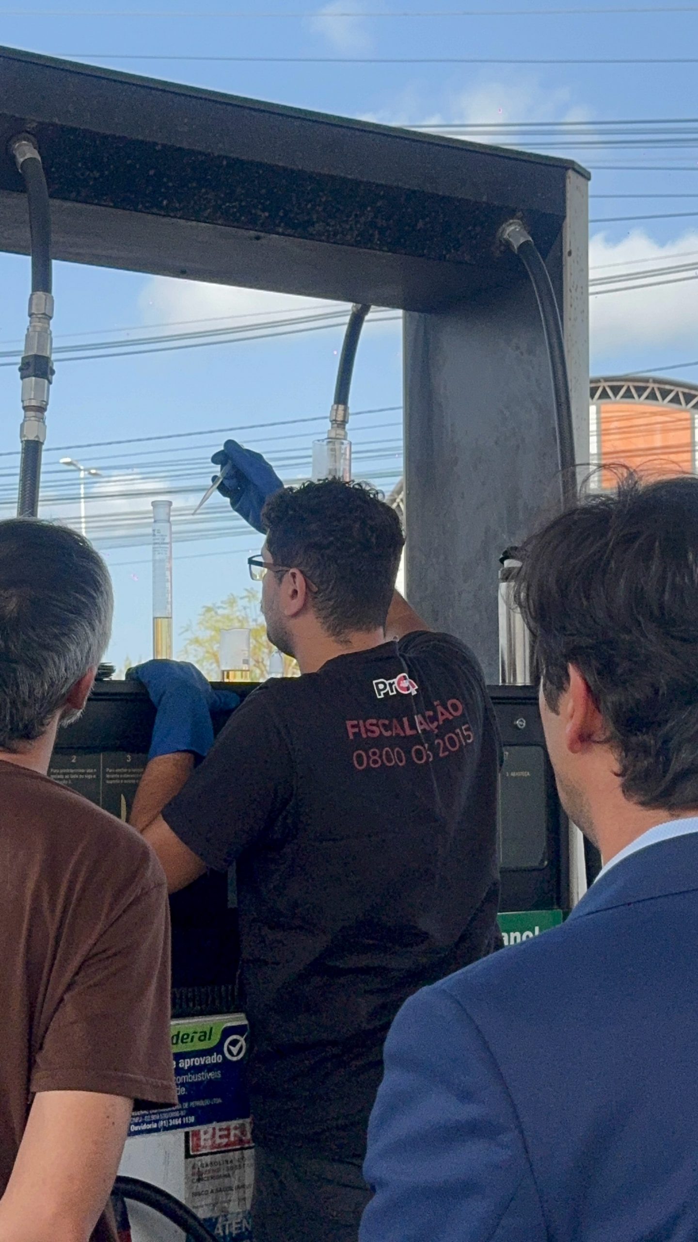 Procon-JP fiscaliza posto em Mangabeira, interdita bicos de gasolina e autua o estabelecimento duas vezes