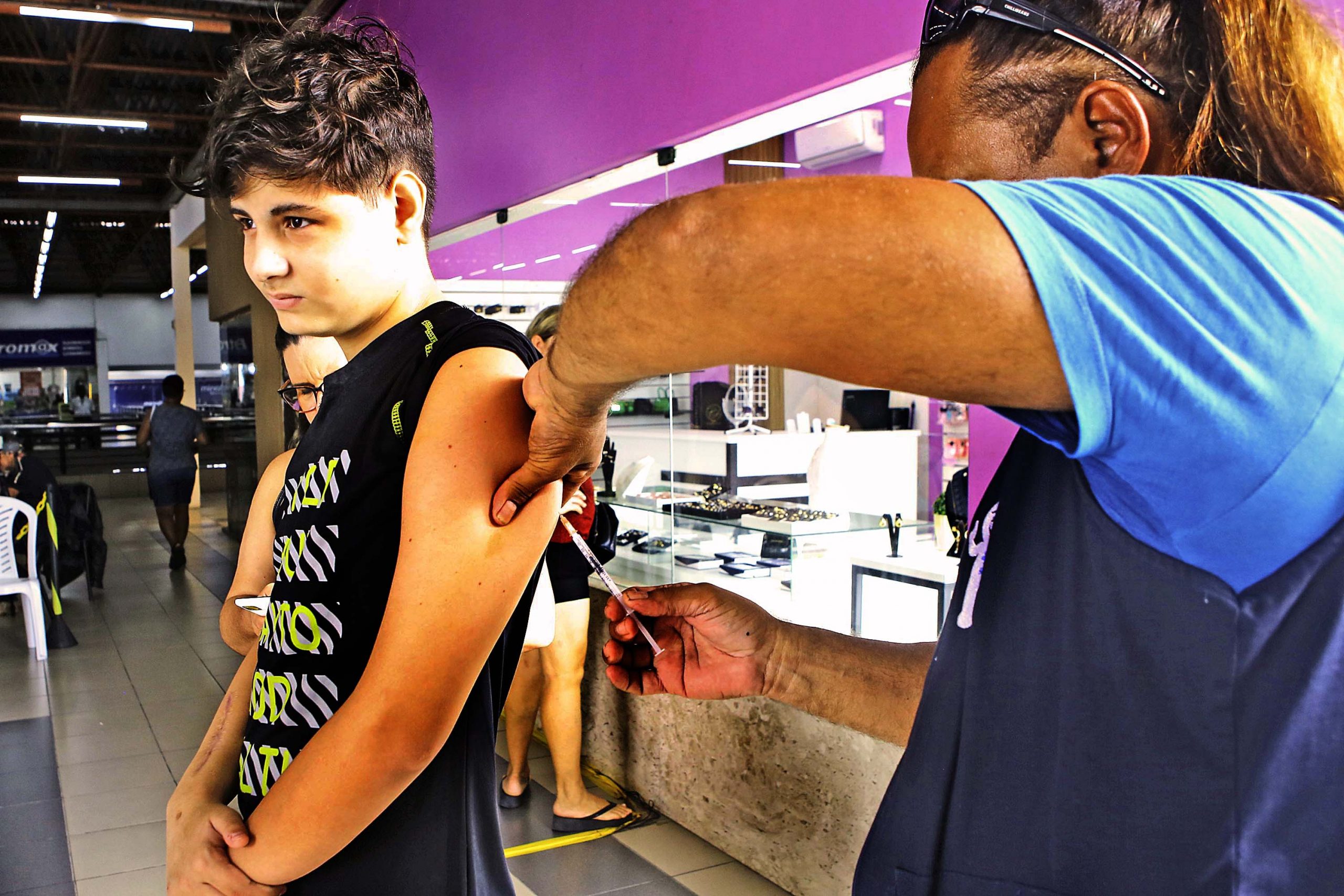 Prefeitura intensifica vacinação contra dengue e convocação de crianças e adolescentes para 2ª dose