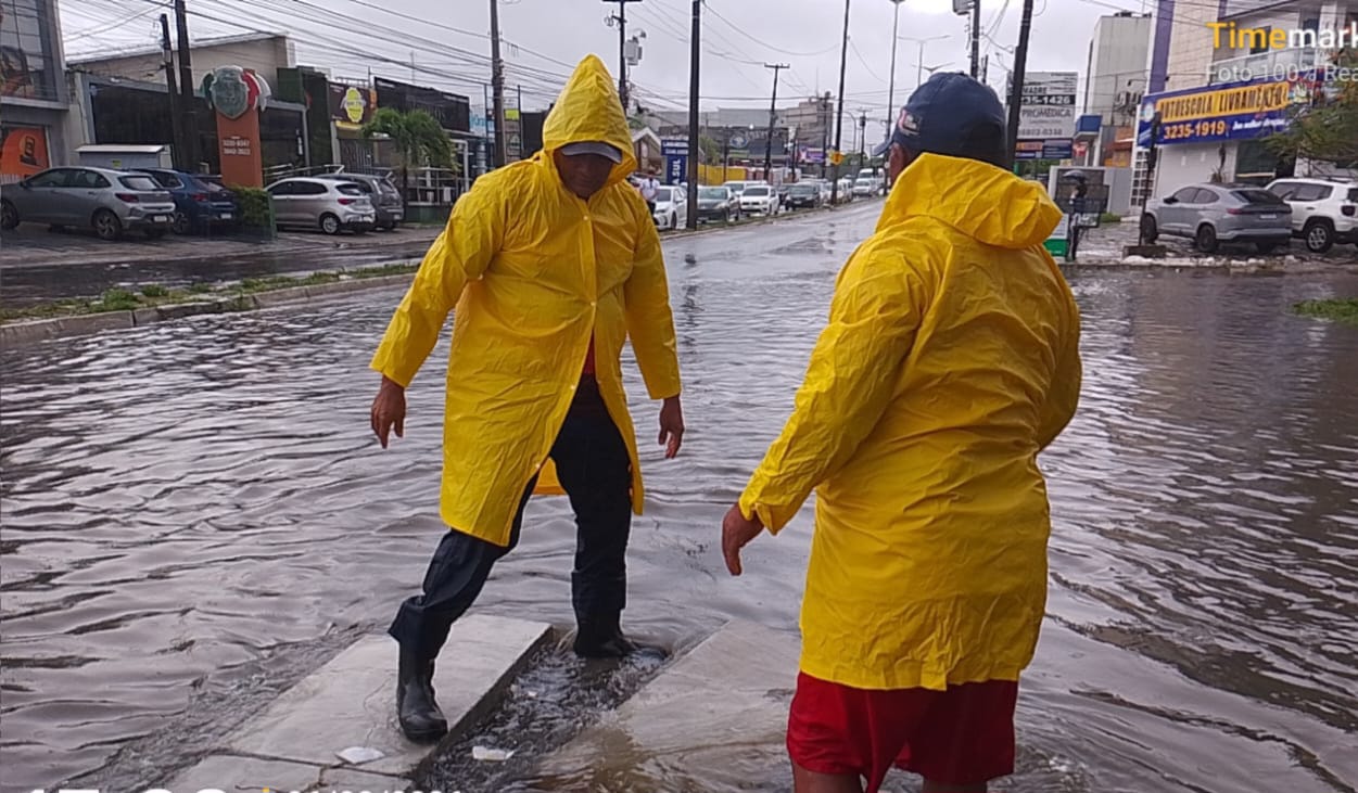 Seinfra intensifica serviços na rede de drenagem para minimizar transtornos causados pela chuva