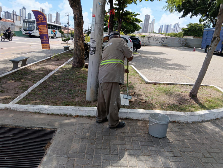 Sedurb realiza manutenção em mercados públicos, shoppings populares, parques e Cecaf Sedurb realiza manutenção em mercados públicos, shoppings populares, parques e Cecaf