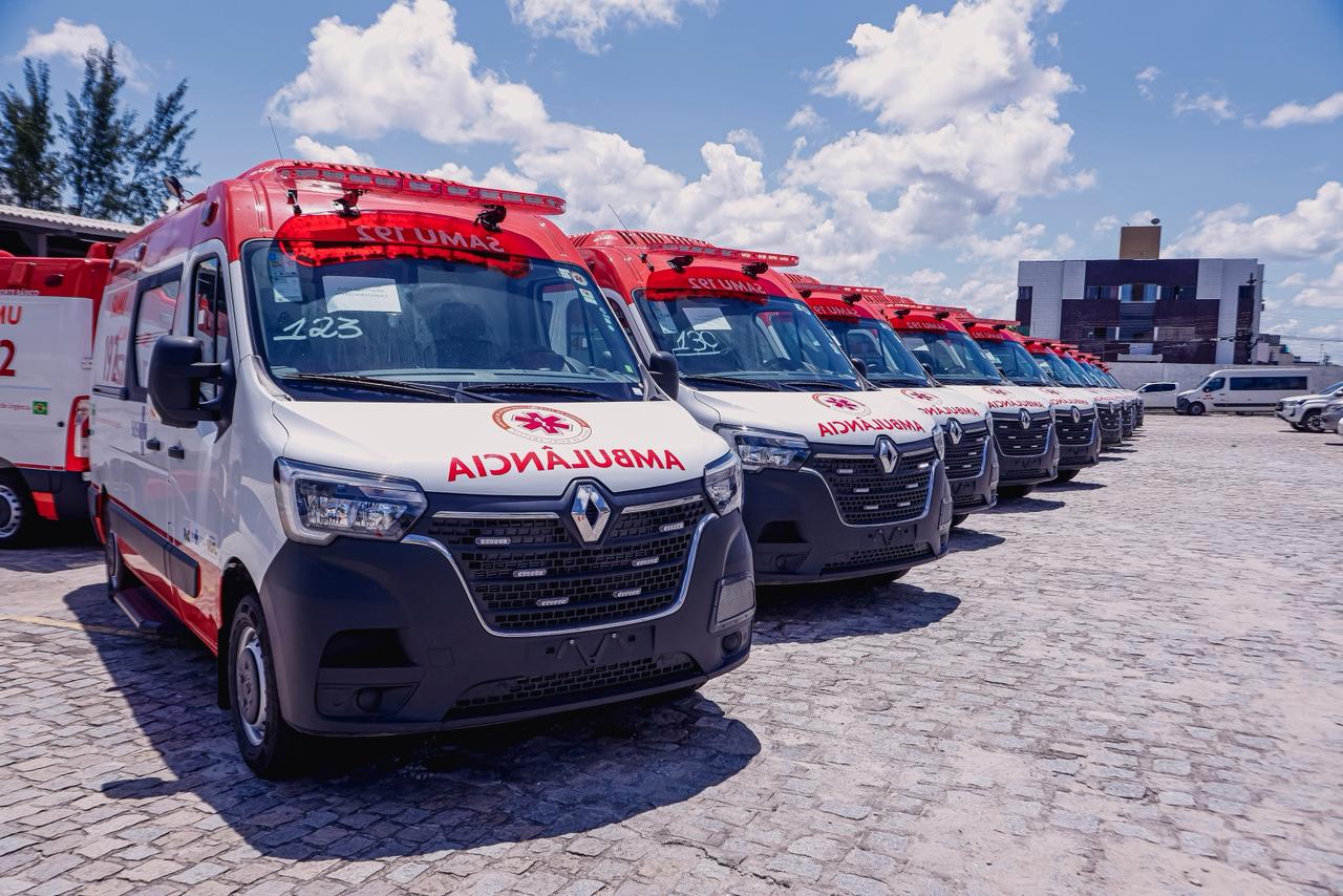 Prefeito entrega ambulancias Samu