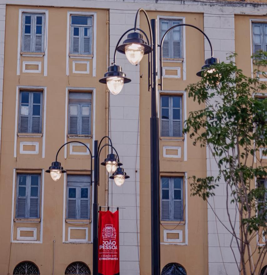 Cícero Lucena entrega revitalização do Ponto Cem Réis e da Duque de Caxias, ampliando ações no Centro Histórico 6 Seinfra entrega reforma Ponto de Cem Reis 7