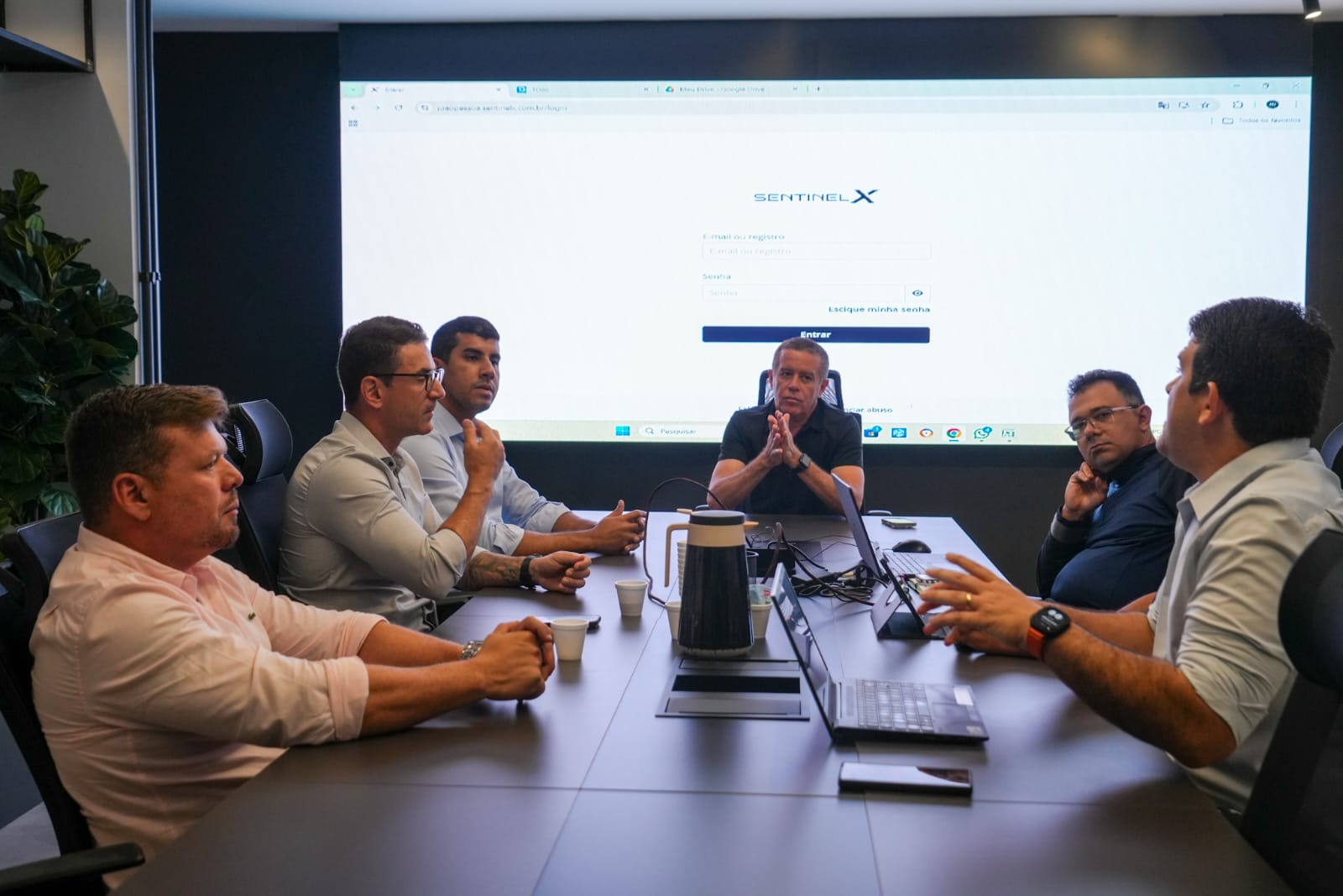 Secretaria de Segurança recebe equipe da FICCO-PB para apresentação do sistema Smart City