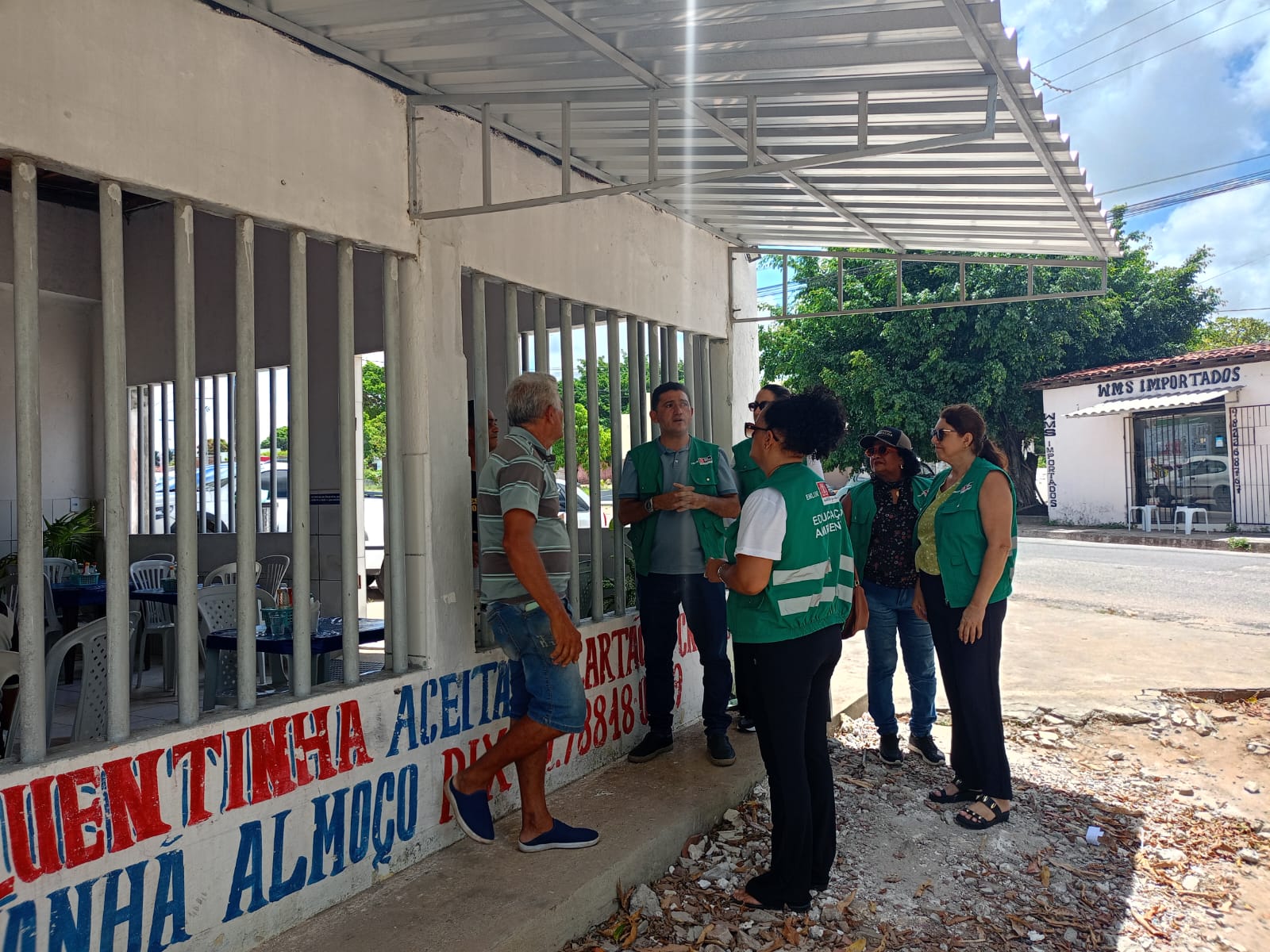 Emlur orienta moradores do Alto do Mateus sobre descarte correto de resíduos