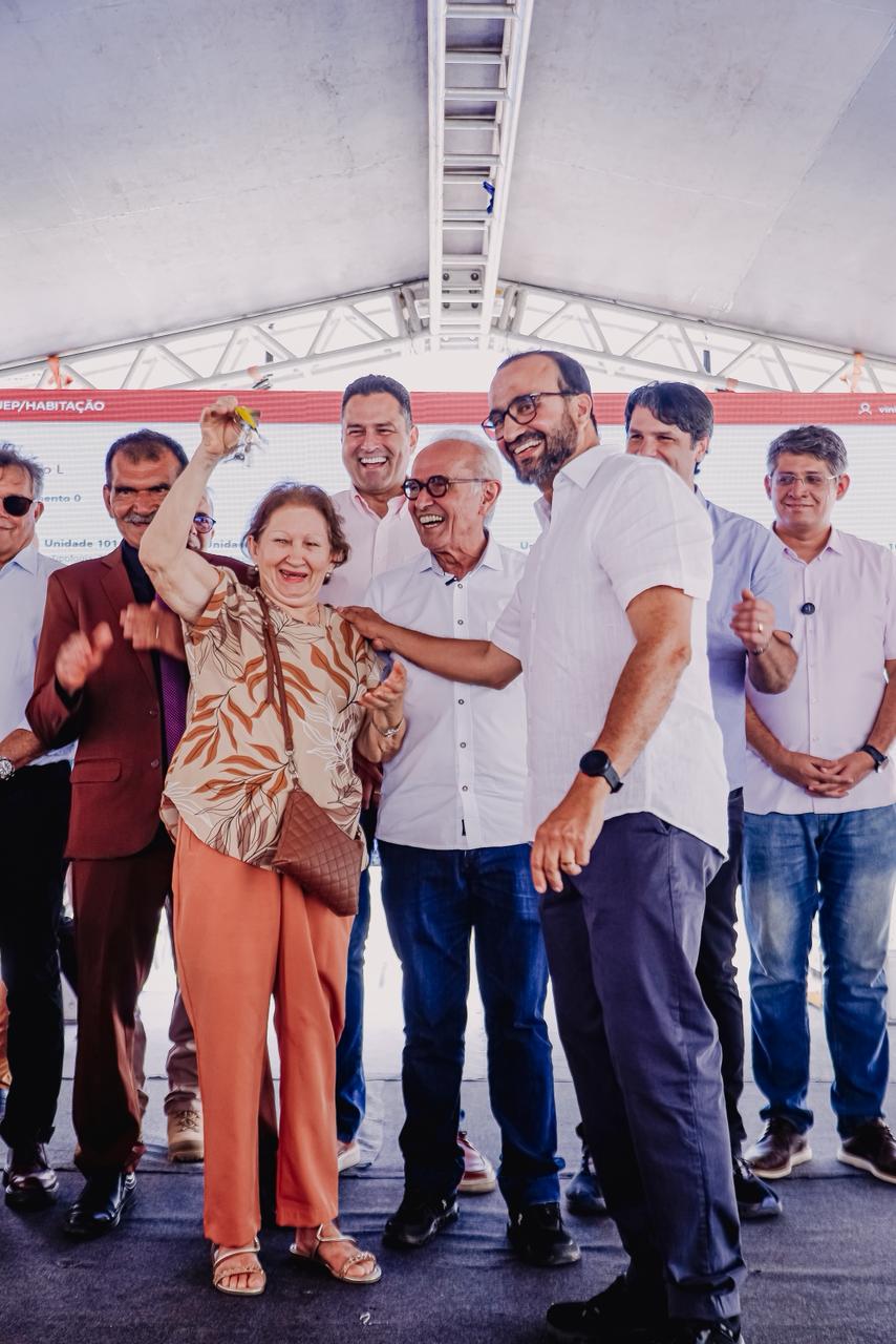 Prefeitura sorteia apartamentos do Complexo Beira Rio e entrega chaves de imóveis