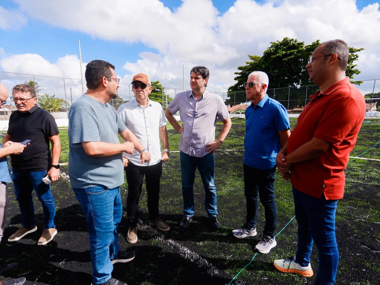Leo Bezerra projeta entrega da Arena do Alvorada em agosto para fomentar escolinhas de base e contribuir no fortalecimento do futebol amador Leo Bezerra projeta entrega da Arena do Alvorada em agosto para fomentar escolinhas de base e contribuir no fortalecimento do futebol amador