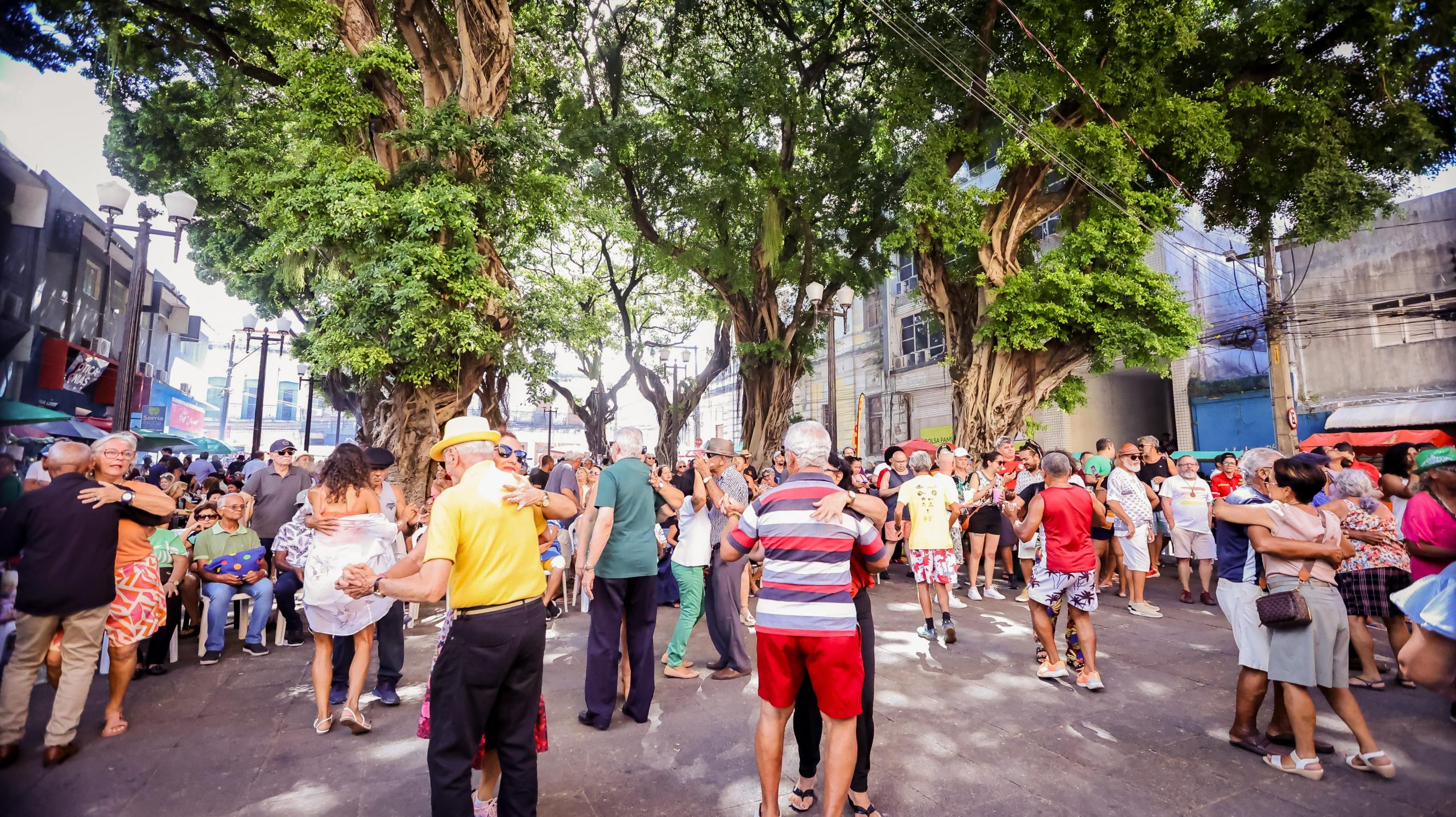 Sabadinho Bom terá sambas clássicos com músico Kojak do Banjo