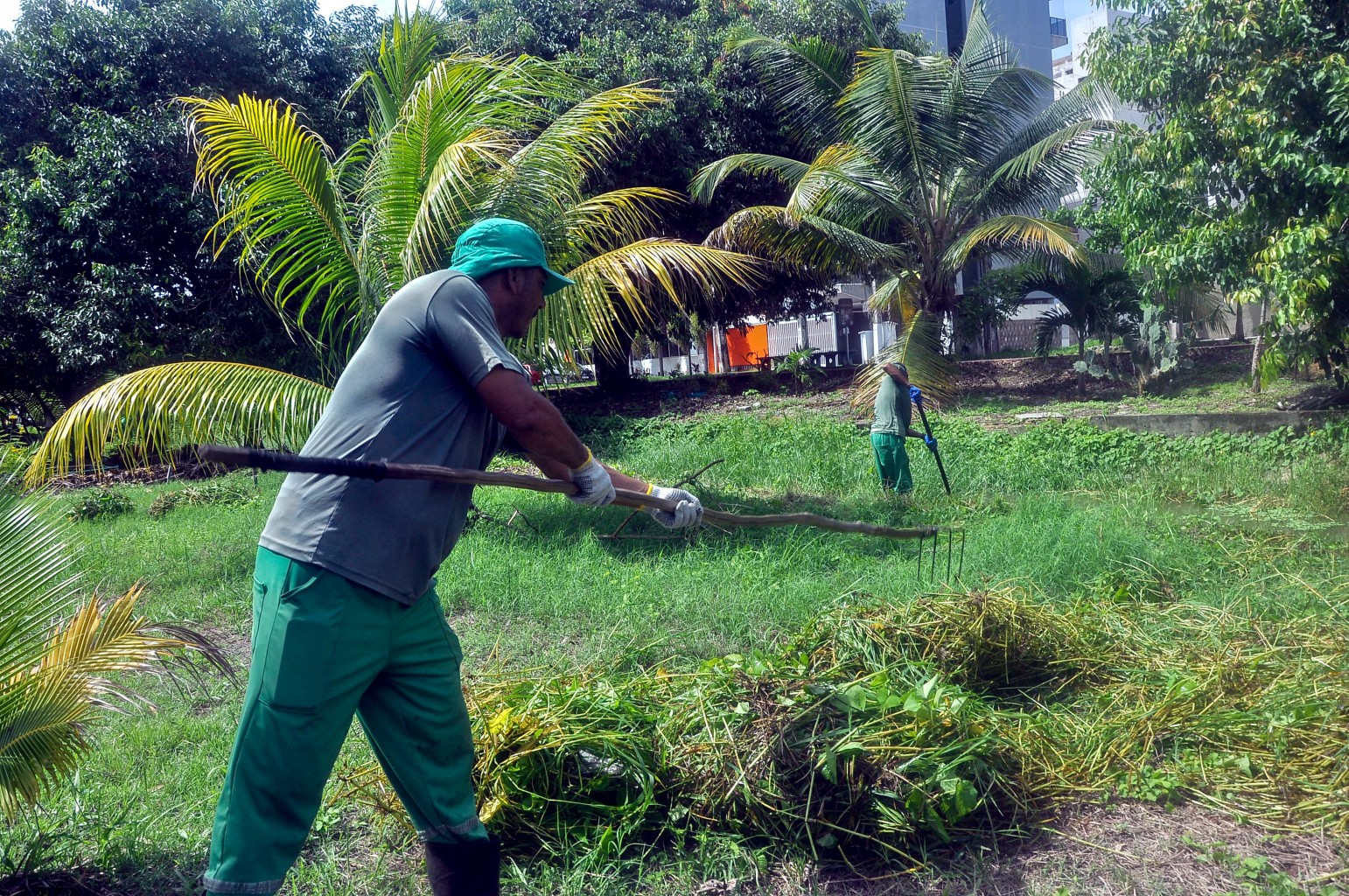 Emlur mantém serviços de limpeza nesta sexta-feira e durante o ponto facultativo e feriado