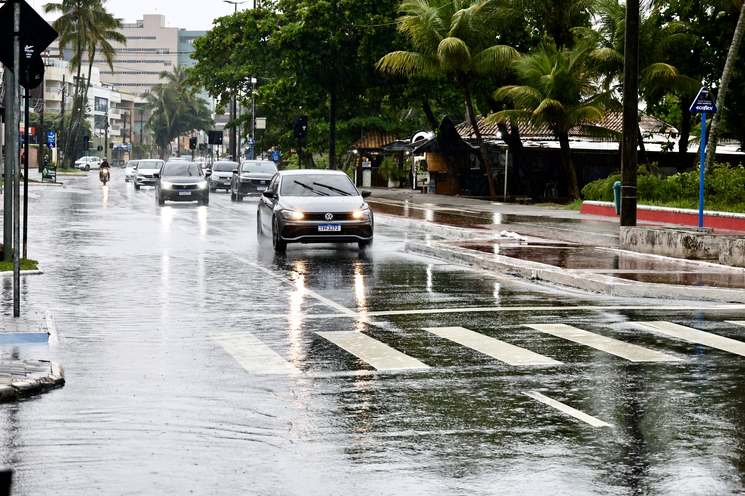 João Pessoa já registrou 19% a mais de chuvas do que média histórica de abril e segue sob dois alertas