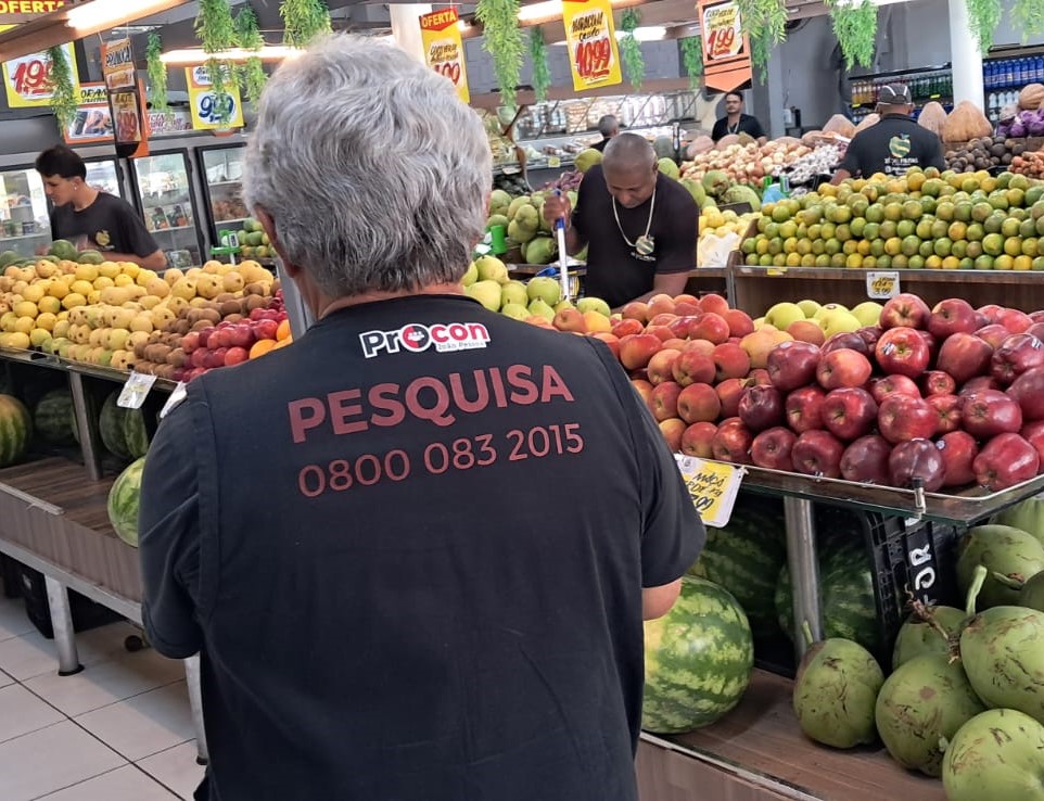 Variação no preço dos hortifrútis chega a 234,08% na ameixa fresca; quilo do alho tem diferença de R$ 25,01