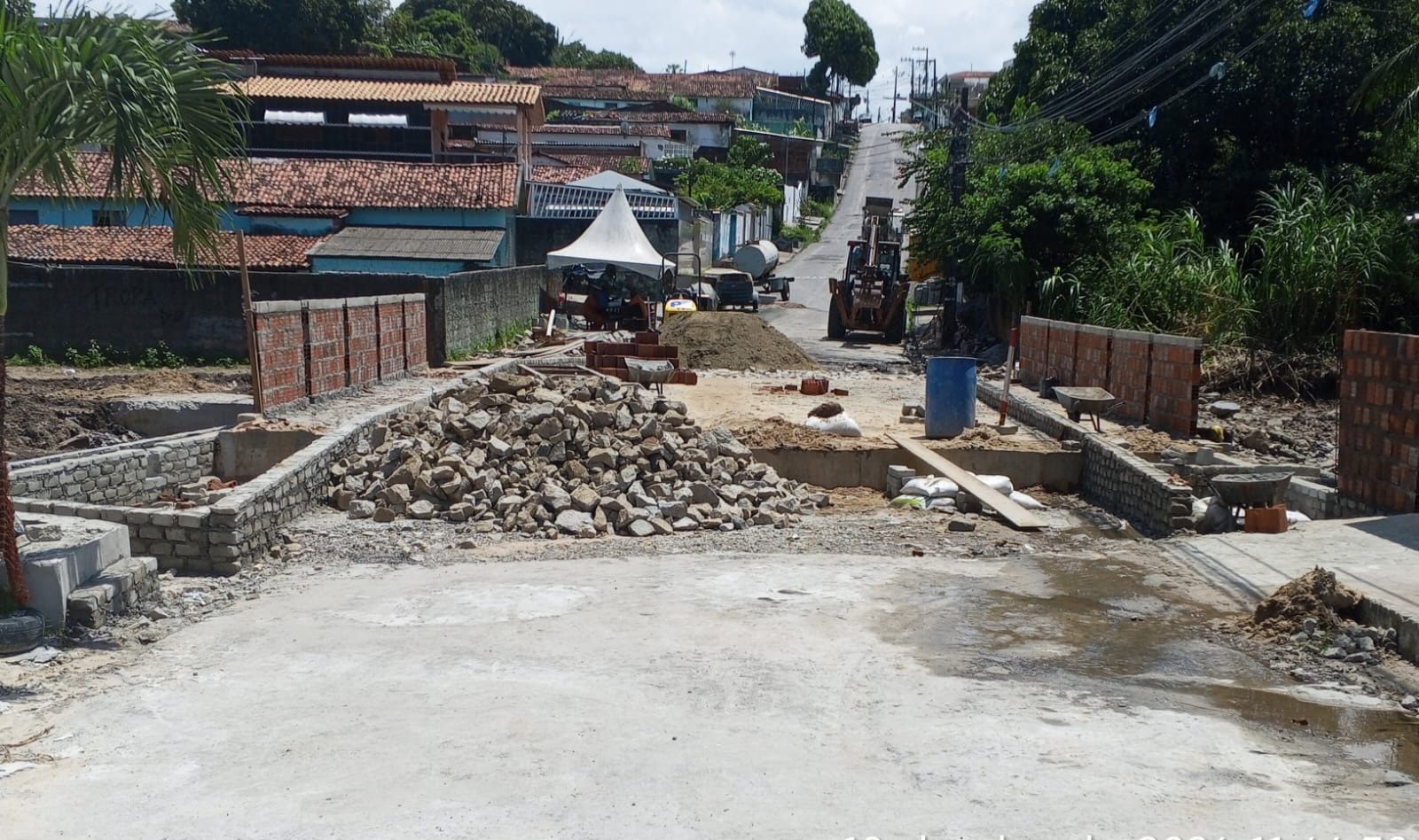 Serviço de drenagem na ponte que liga os bairros de Cruz das Armas e Cristo está em fase de conclusão Serviço de drenagem na ponte que liga os bairros de Cruz das Armas e Cristo está em fase de conclusão