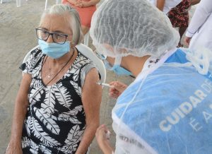 Prefeitura de João Pessoa vacina idosos e trabalhadores de Instituições de Longa Permanência