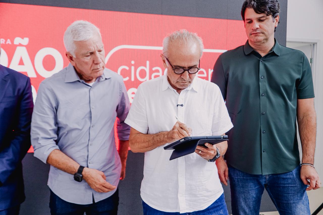 Cícero Lucena celebra João Pessoa 100% em LED e autoriza obras do Complexo Viário Beira Rio/Altiplano