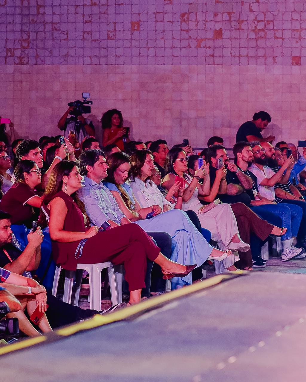 Em noite de estreia, prefeito Leo Bezerra convida população a se emocionar com o espetáculo Paixão de Cristo – Ele vive!