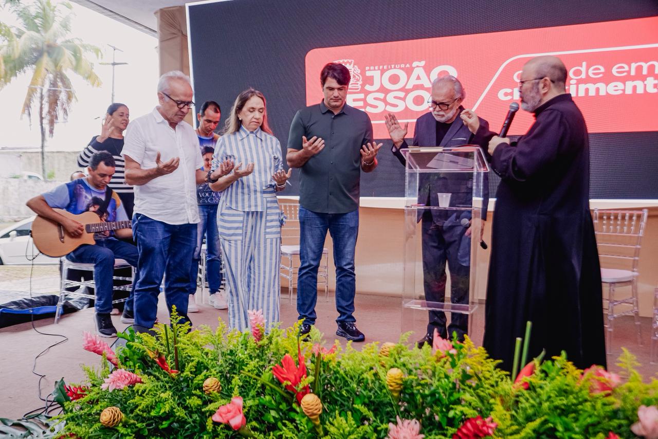 Durante culto ecumênico, Cícero Lucena reforça fé e união na Páscoa