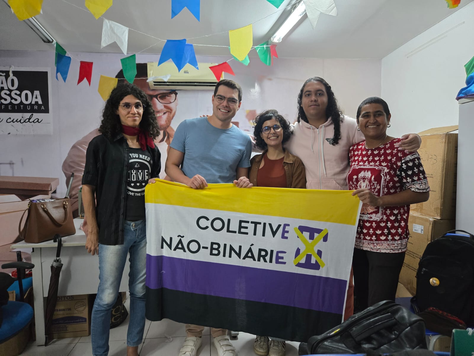 Coordenadoria LGBT recebe representantes de coletivo de pessoas não binárias