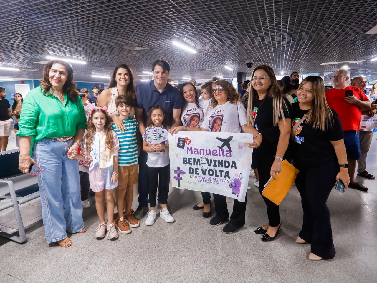 Leo Bezerra recepciona alunos de intercâmbio no Canadá e destaca ensino da Rede Municipal como referência