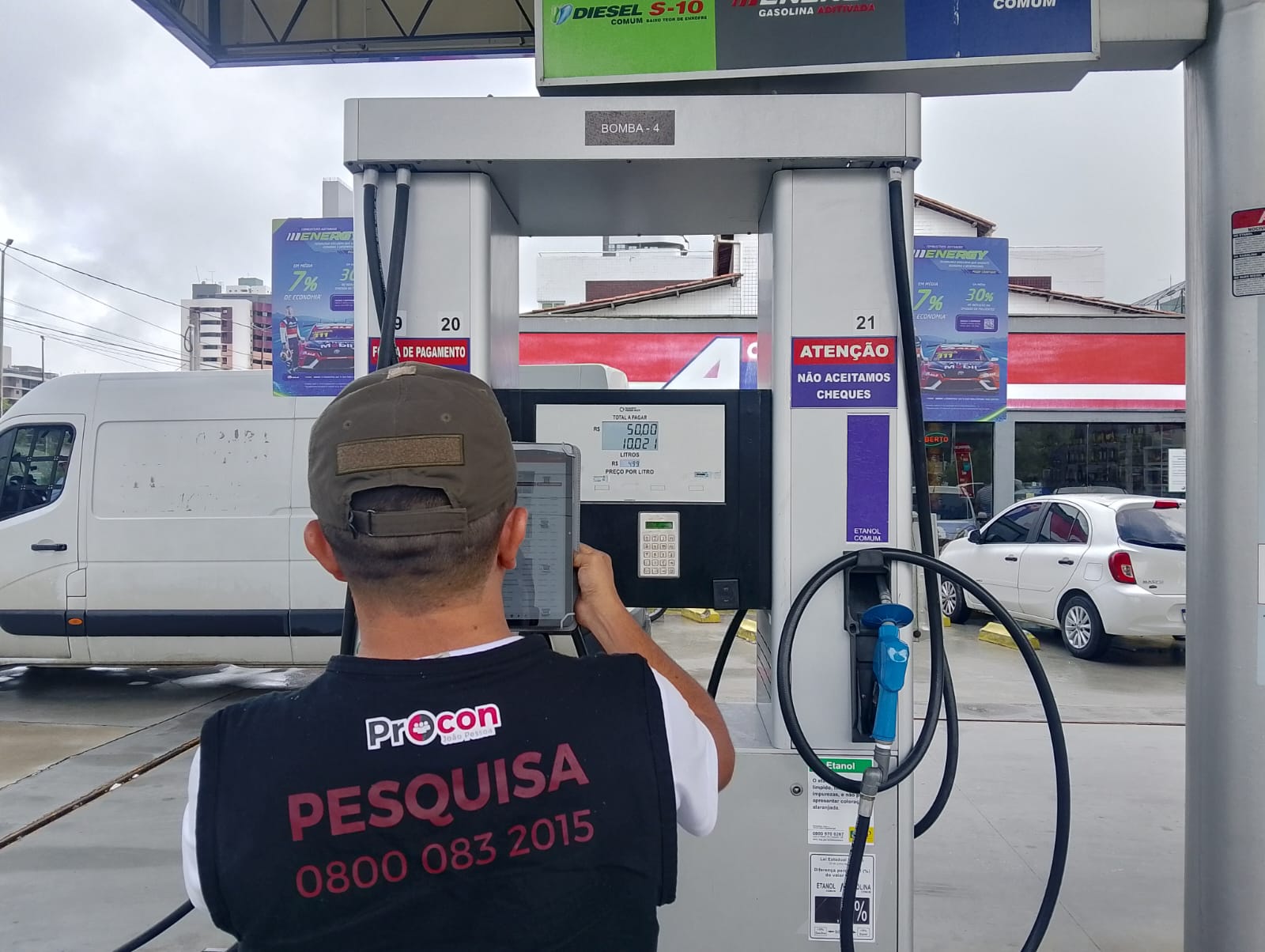 Procon-JP identifica diferença de até R$ 0,74 no litro da gasolina comum; 69 postos mantêm preços