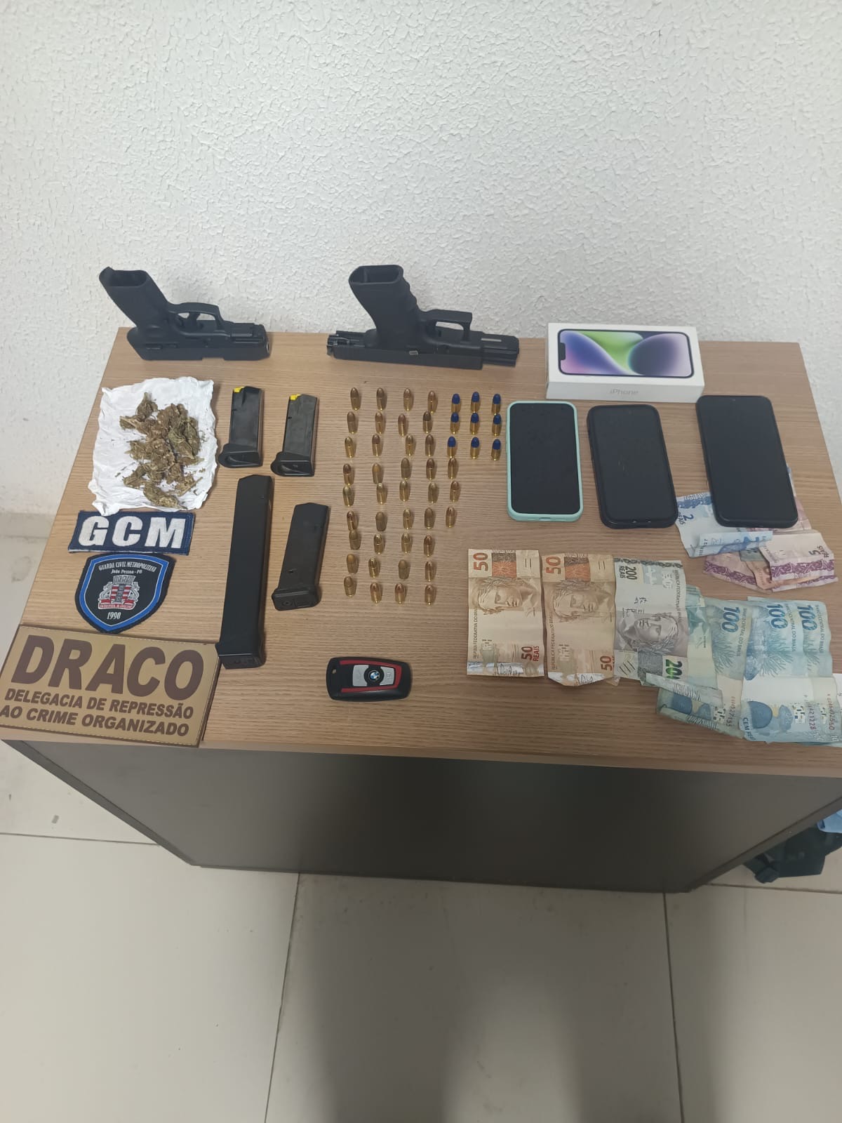 Guarda Civil Metropolitana apreende armas e conduz suspeitos após ação na orla de Cabo Branco Guarda Civil Metropolitana apreende armas e conduz suspeitos após ação na orla de Cabo Branco
