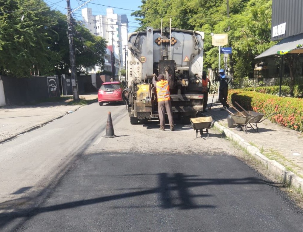 Seinfra realiza serviços da operação tapa-buraco em mais de 40 bairros de João Pessoa Seinfra realiza serviços da operação tapa-buraco em mais de 40 bairros de João Pessoa