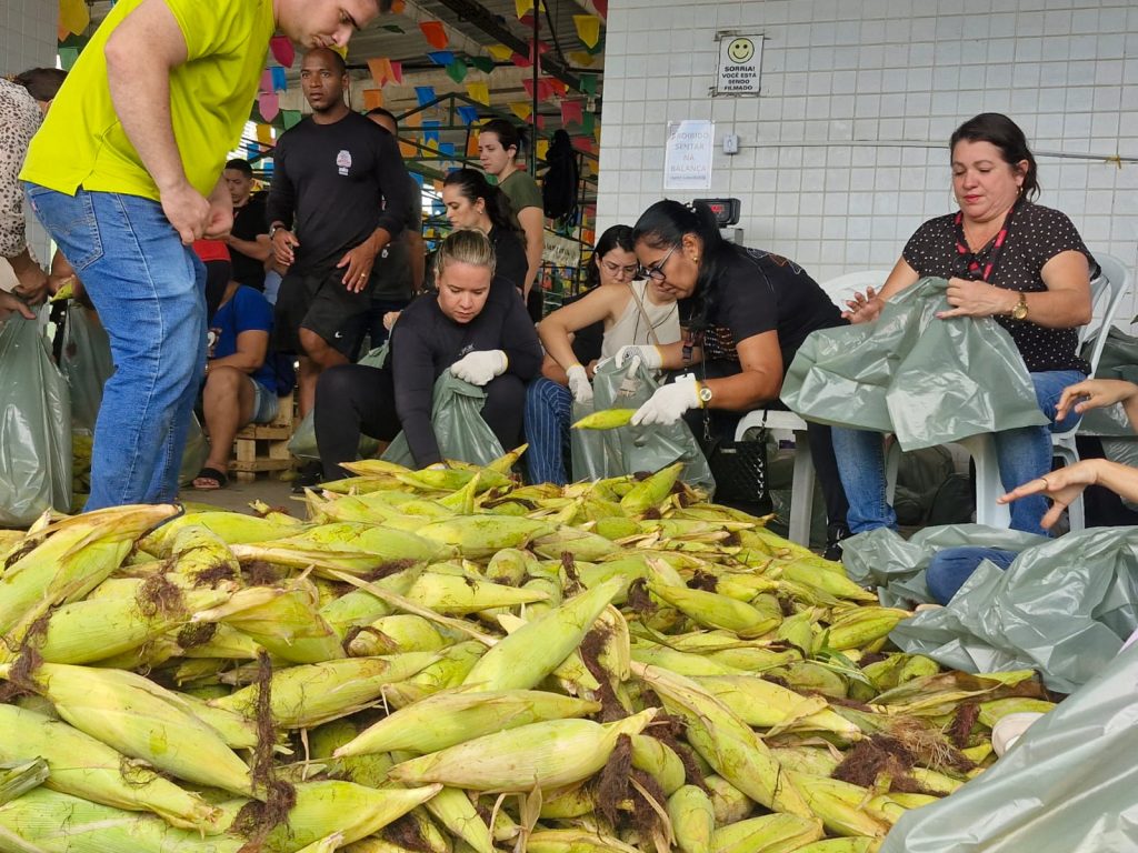 Prefeitura garante milho na mesa de 15 mil famílias em vulnerabilidade social em João Pessoa 5 Semhab distribuicao milho11