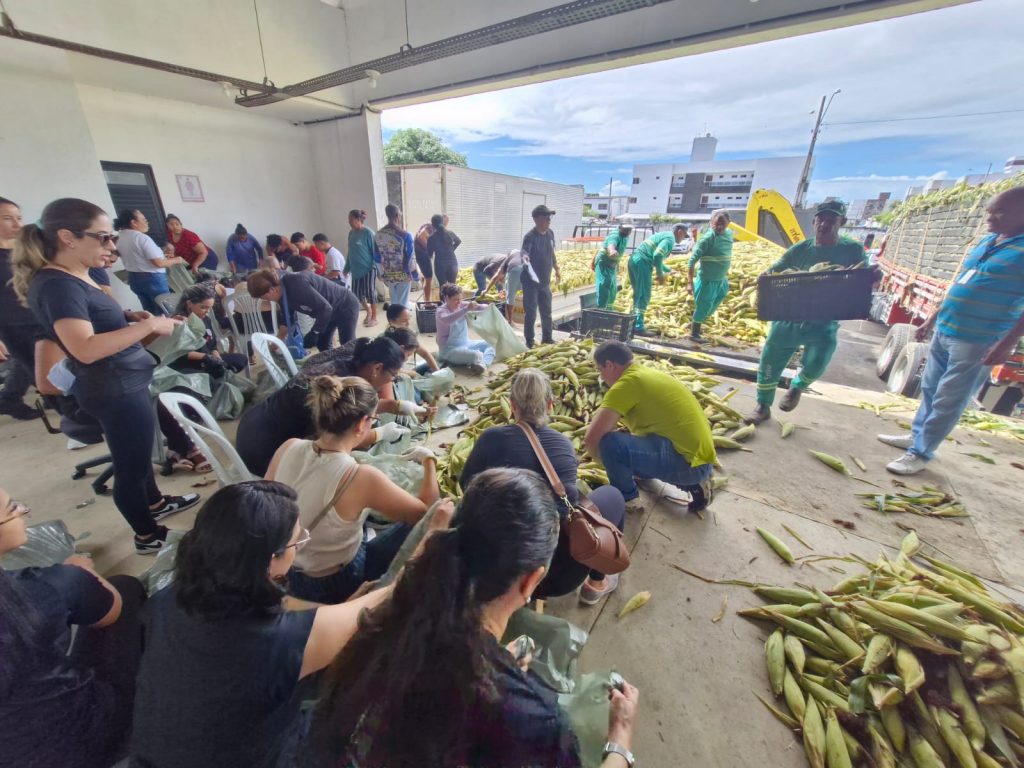 Prefeitura garante milho na mesa de 15 mil famílias em vulnerabilidade social em João Pessoa 6 Semhab distribuicao milho12