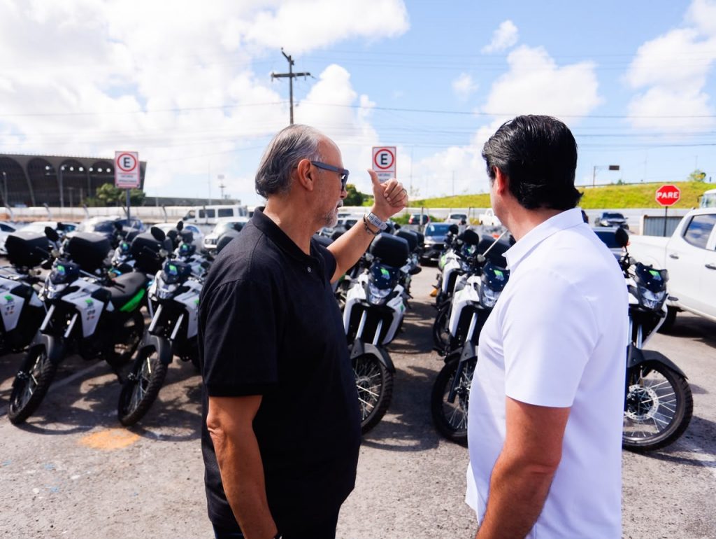 Leo Bezerra entrega fardamento para os agentes de mobilidade urbana e novos veículos para a Semob-JP 5 WhatsApp Image 2026 06 16 at 14.01.50