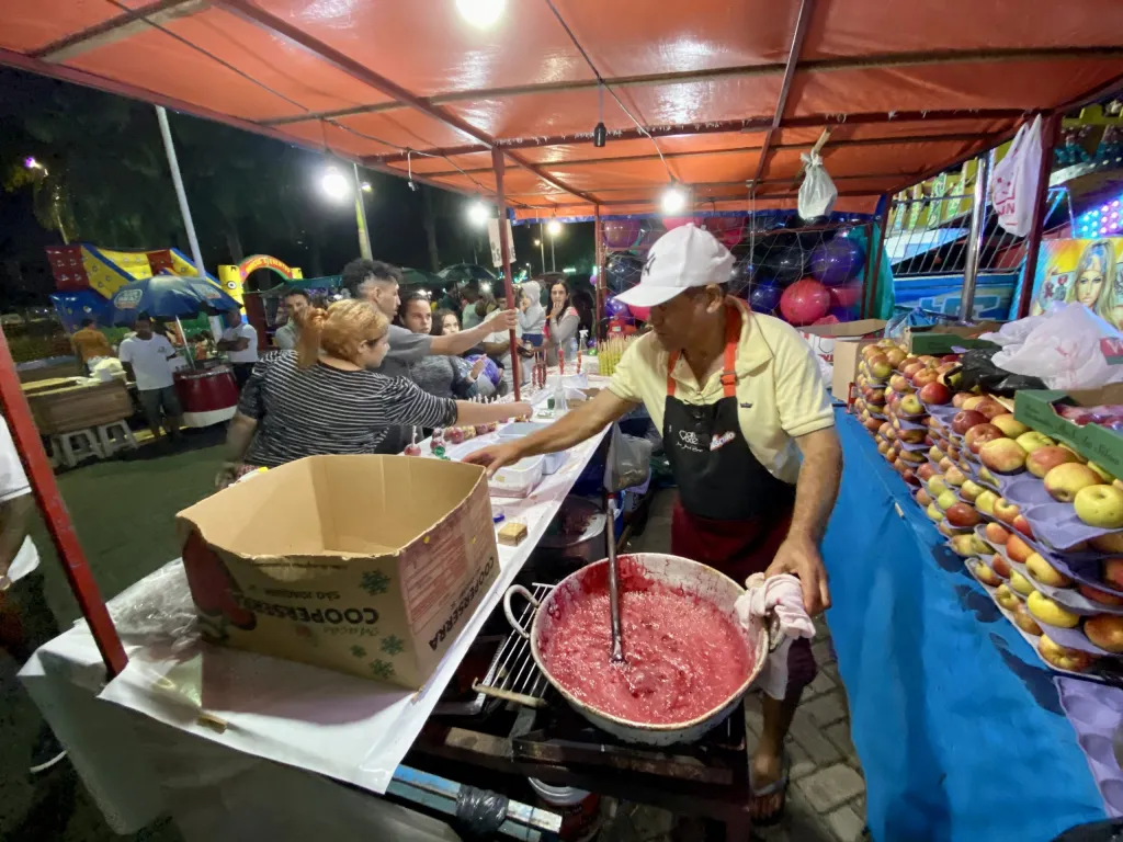 Prefeitura cadastra comerciantes informais que vão trabalhar no São João Multicultural no Parque Solon de Lucena Prefeitura cadastra comerciantes informais que vão trabalhar no São João Multicultural no Parque Solon de Lucena